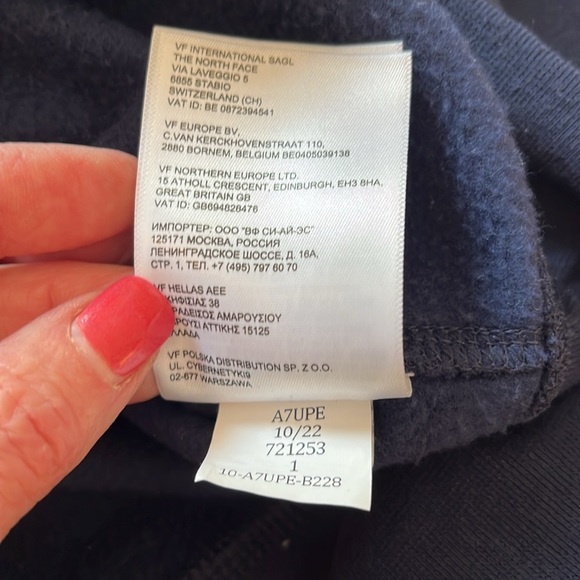 The North Face Fleece lined Pullover - Picture 9 of 10